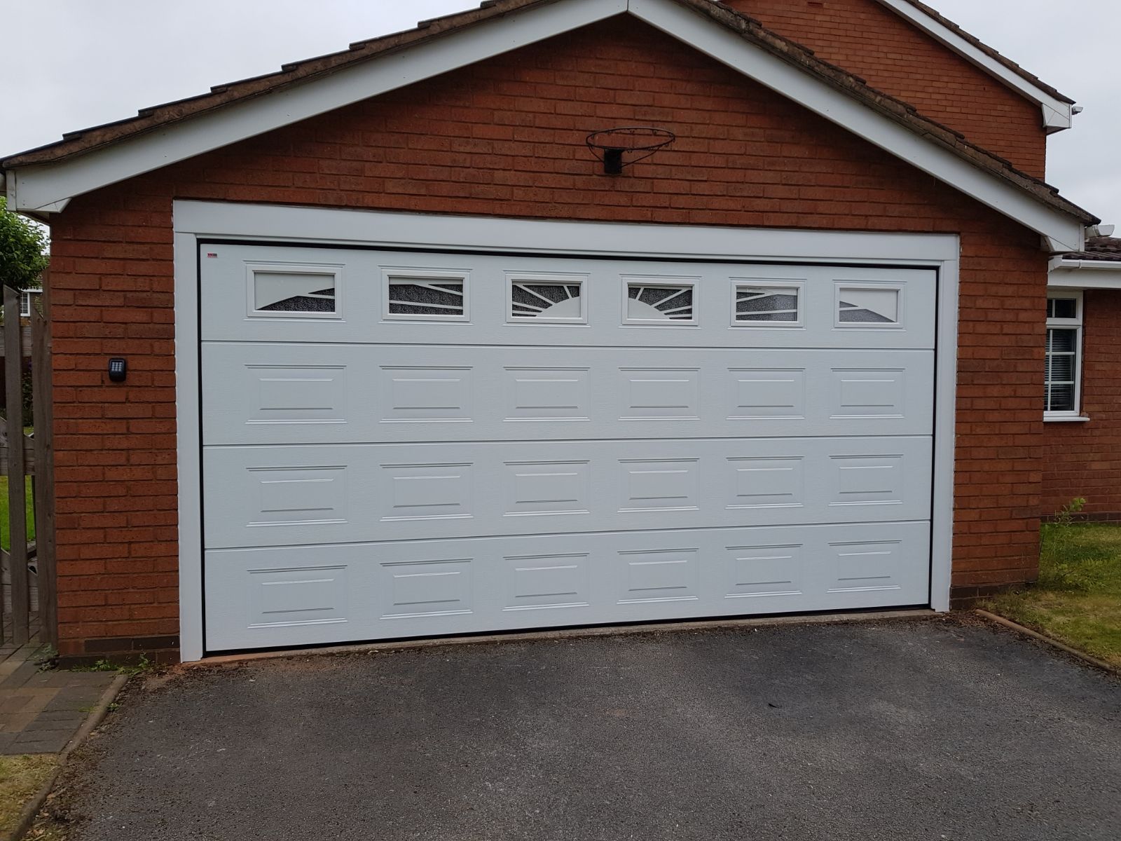 Automatic Garage Doors In Walsall Wolverhampton Dudley Suppliers Of Automatic Garage Doors